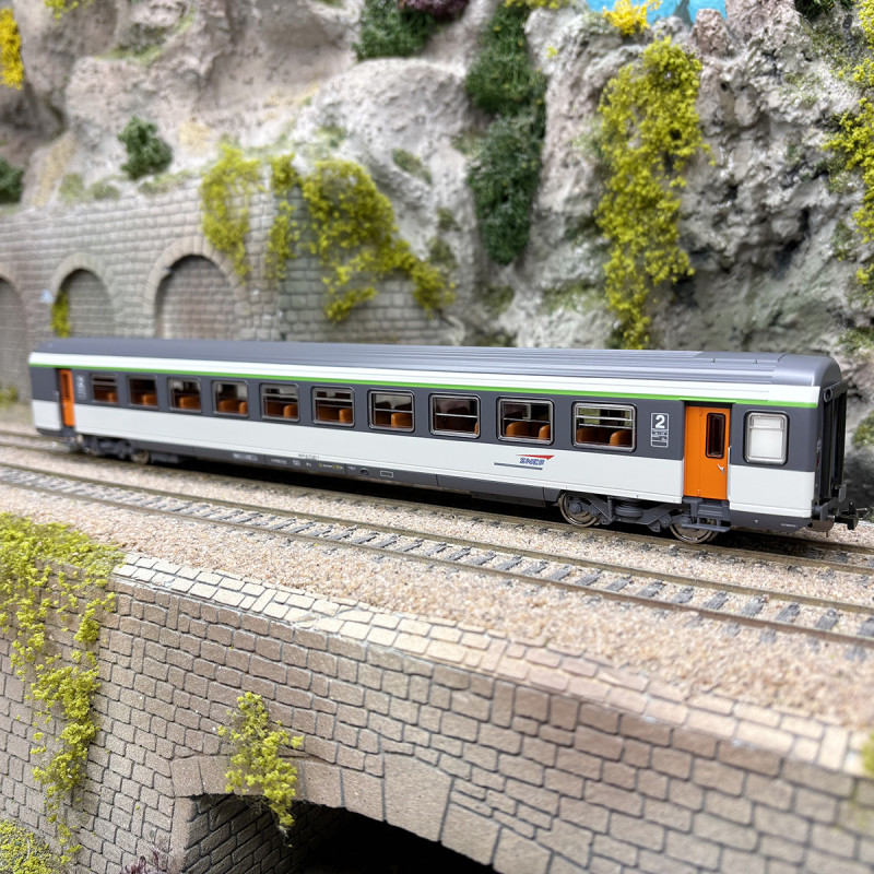 Voiture voyageur, B11tu, 2CL, livrée Corail, logo Casquette, SNCF, Ep. IV - PIKO 97139 - HO 1/87