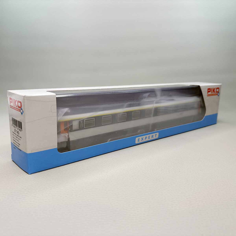 PIKO 97140 - Voiture voyageur, A9u, 1CL, livrée Corail, logo Casquette, SNCF
