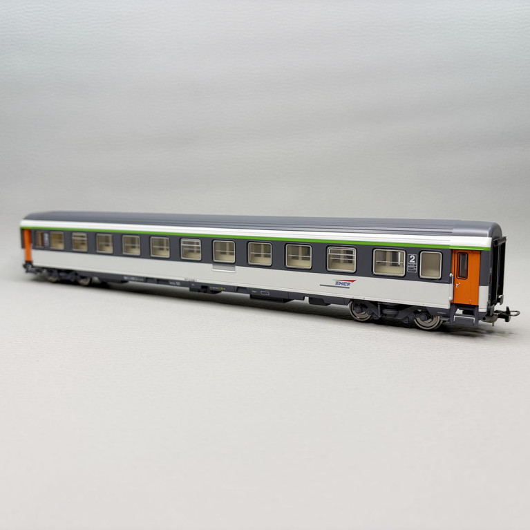 PIKO 97141 - Voiture voyageur, B11u, 2CL, livrée Corail, logo Casquette, SNCF