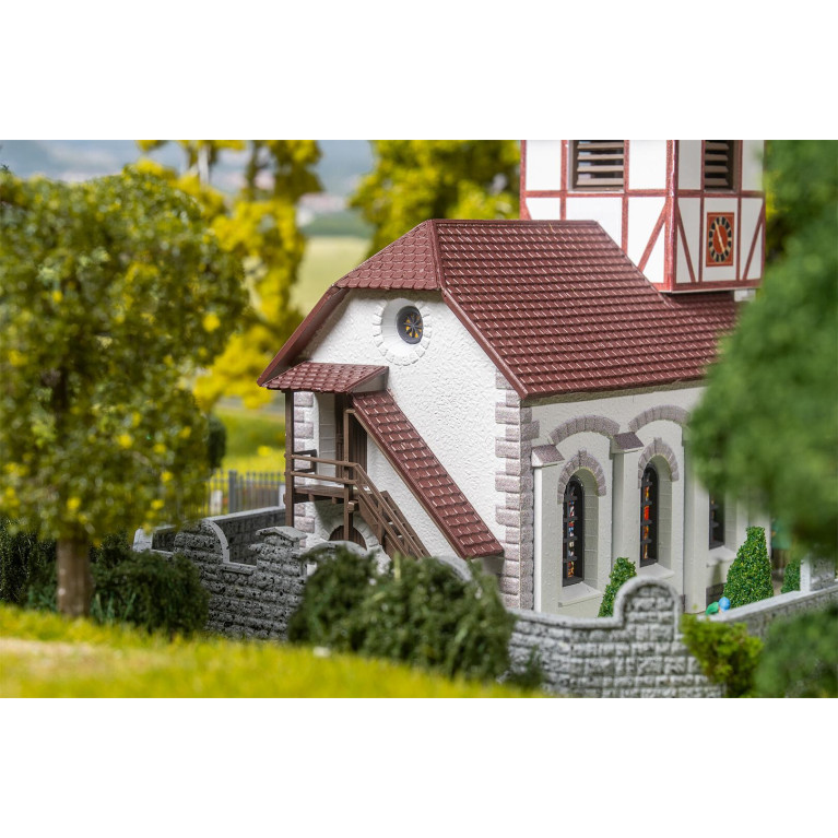 L'église du village avec son cimetière - Faller 130679 - HO 1/87