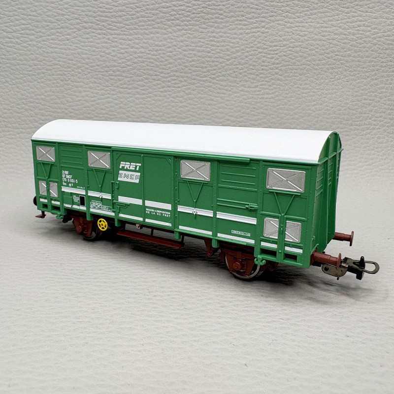 Wagon SNCF Fret Couvert Roco - Essieux Vert/Blanc - Échelle HO - Occasion Proche Du Neuf
