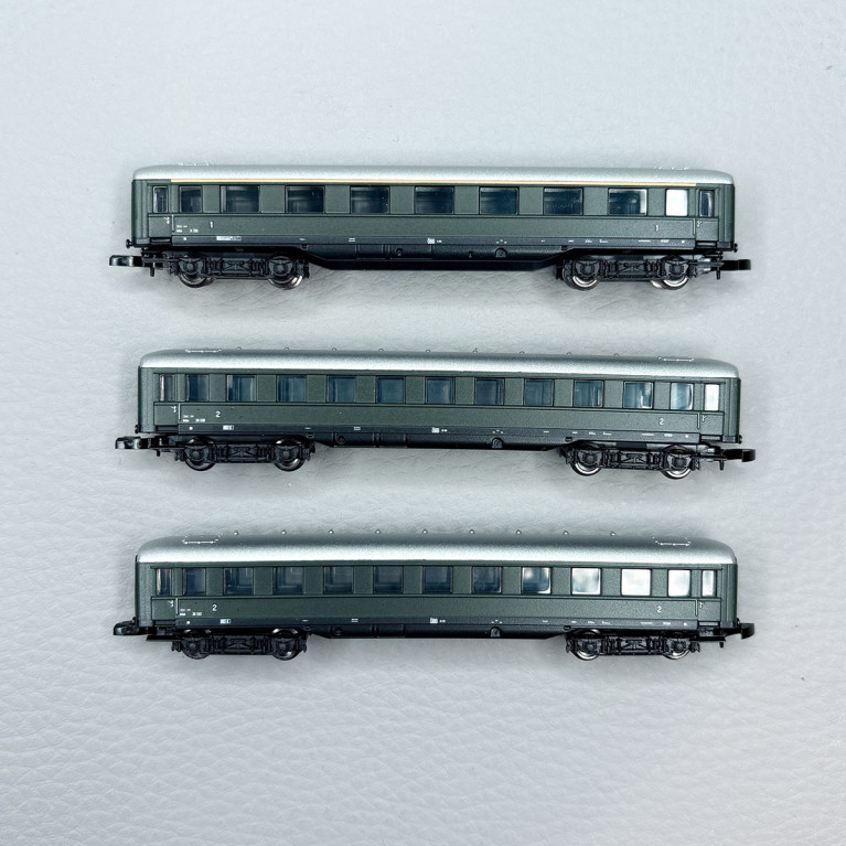 3 voitures voyageurs grandes lignes, version vert foncé, ÖBB - MARKLIN 87107