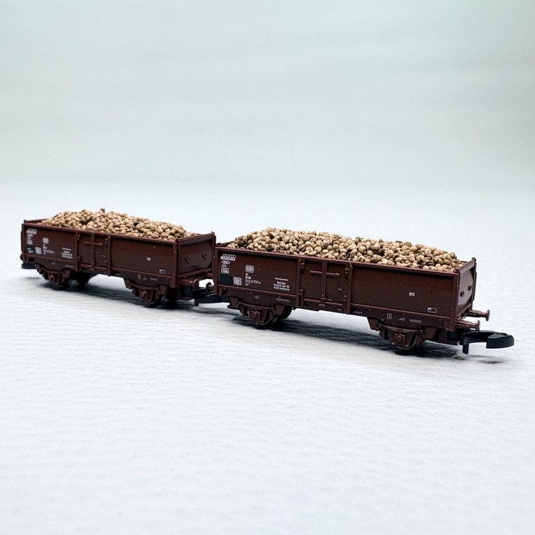2 wagons tombereaux type E0 17, chargement de betteraves sucrières, DB - MARKLIN 82396