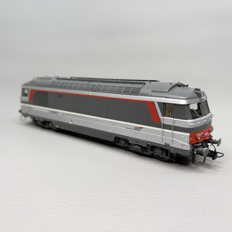 Locomotive diesel  BB 67547, Multiservices, logo Casquette, Nevers, SNCF - REE MB-251S