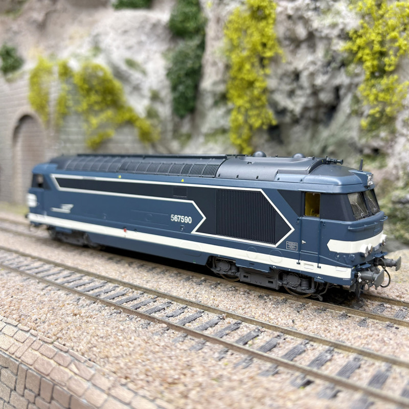 Locomotive diesel  BB 67590, bleue, logo Casquette et Carmillon, SNCF, Ep. V et VI - REE MB-250 - HO 1/87