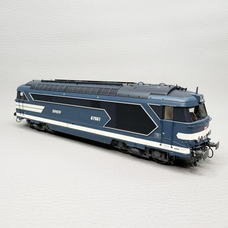 REE MB-249 - Locomotive diesel  BB 67561, bleue, logo Nouille, Marseille, SNCF