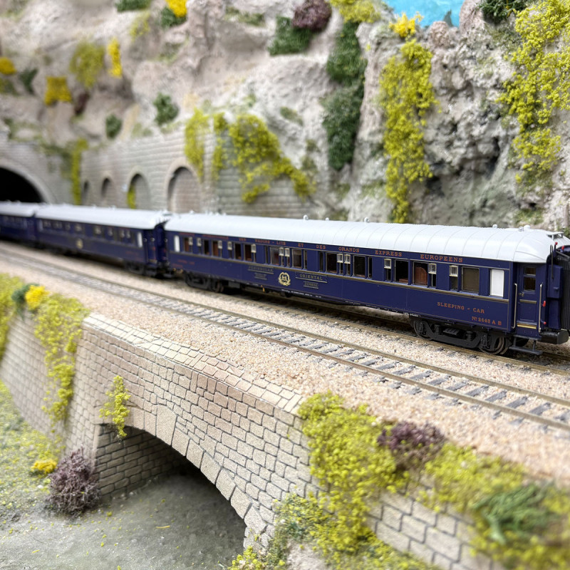 3 voitures WL S2, livrée 1922, "Bombay Express", avec éclairage, CIWL, Ep. II - LSMODELS MW1006/1 - HO 1/87