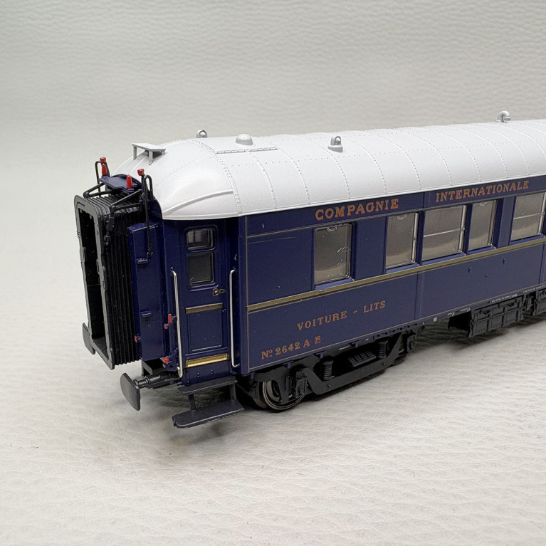 3 voitures WL S2, livrée 1922, "Bombay Express", avec éclairage, CIWL - LSMODELS MW1006/1