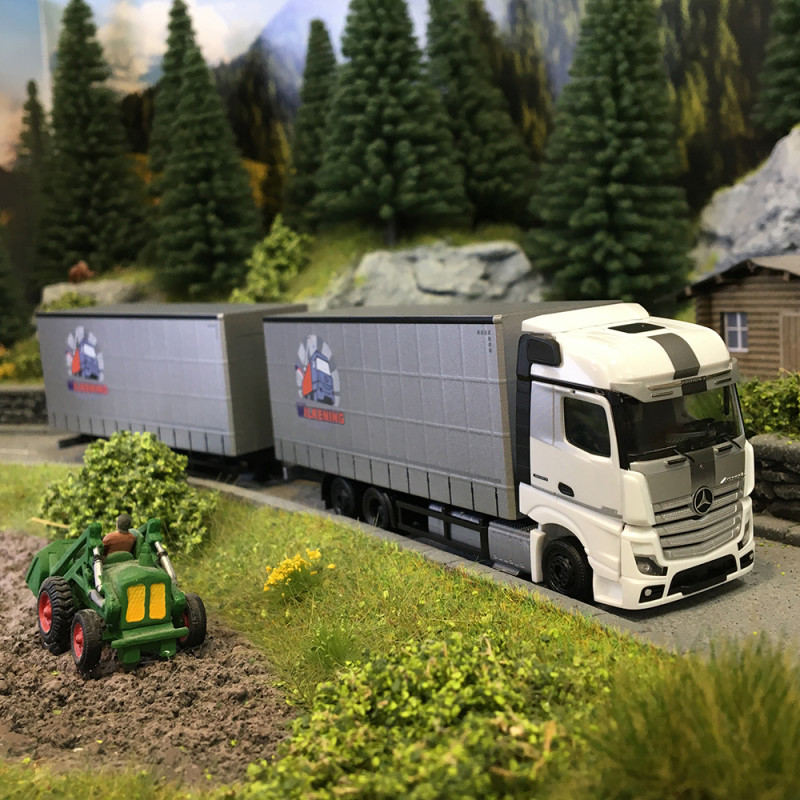 Camion Mercedes-Benz Actros, Bigspace à bâches bâchées et hayon élévateur, Wilkening - HERPA 319683 - HO 1/87