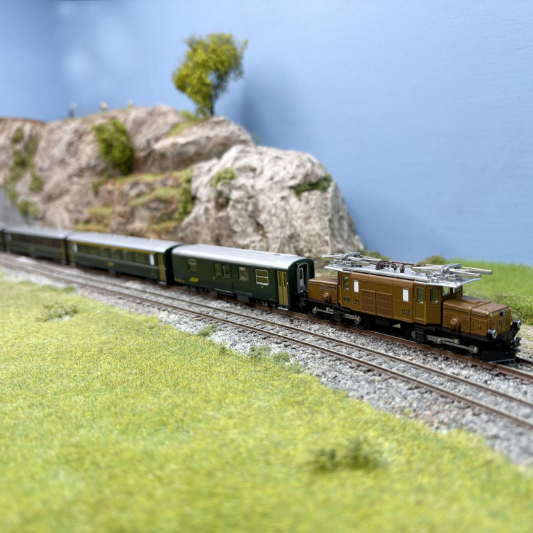 Train de voyageur, locomotive électrique Ge 6/6 I "Krokodil", 4 voitures, RhB, Ep. IV  - KATO 10-1987 - N 1/160