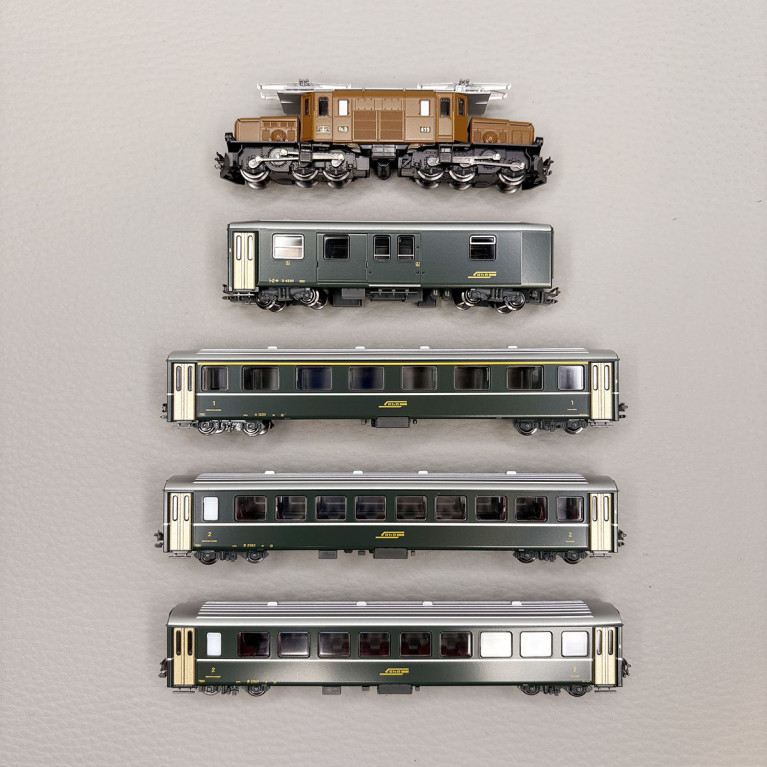 Train de voyageur, locomotive électrique Ge 6/6 I "Krokodil", 4 voitures, RhB  - KATO 10-1987