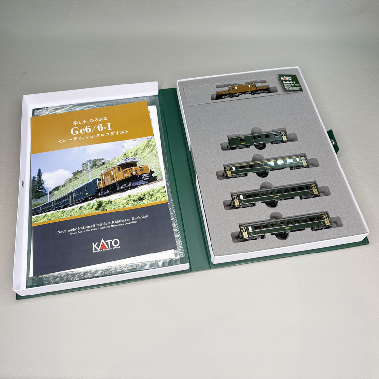 Train de voyageur, locomotive électrique Ge 6/6 I "Krokodil", 4 voitures, RhB  - KATO 10-1987