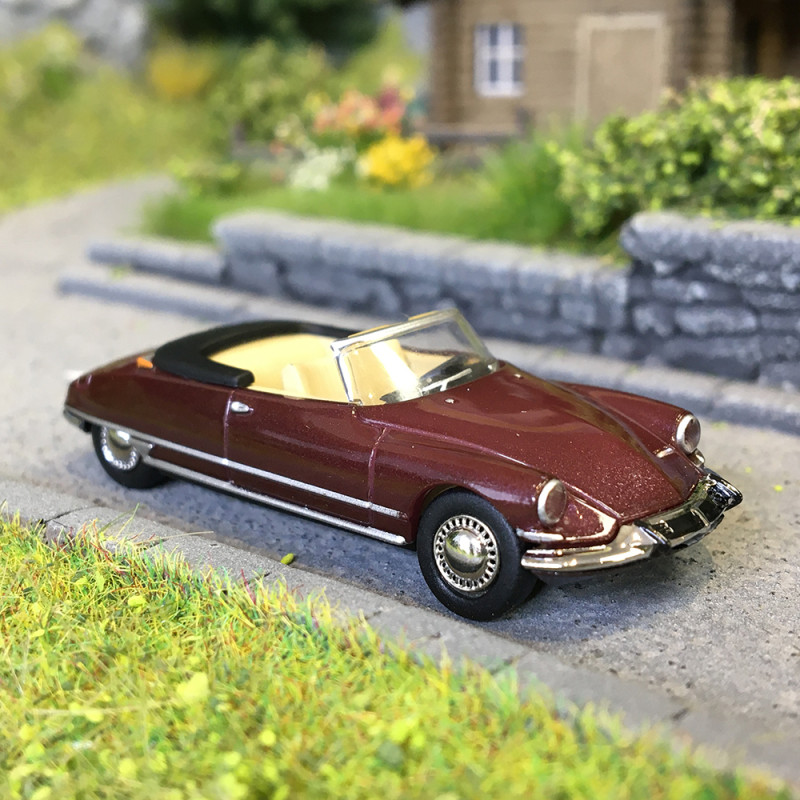 Citroën DS 19 cabriolet ouvert, rouge foncé, 1963 - SAI 7803 - HO 1/87