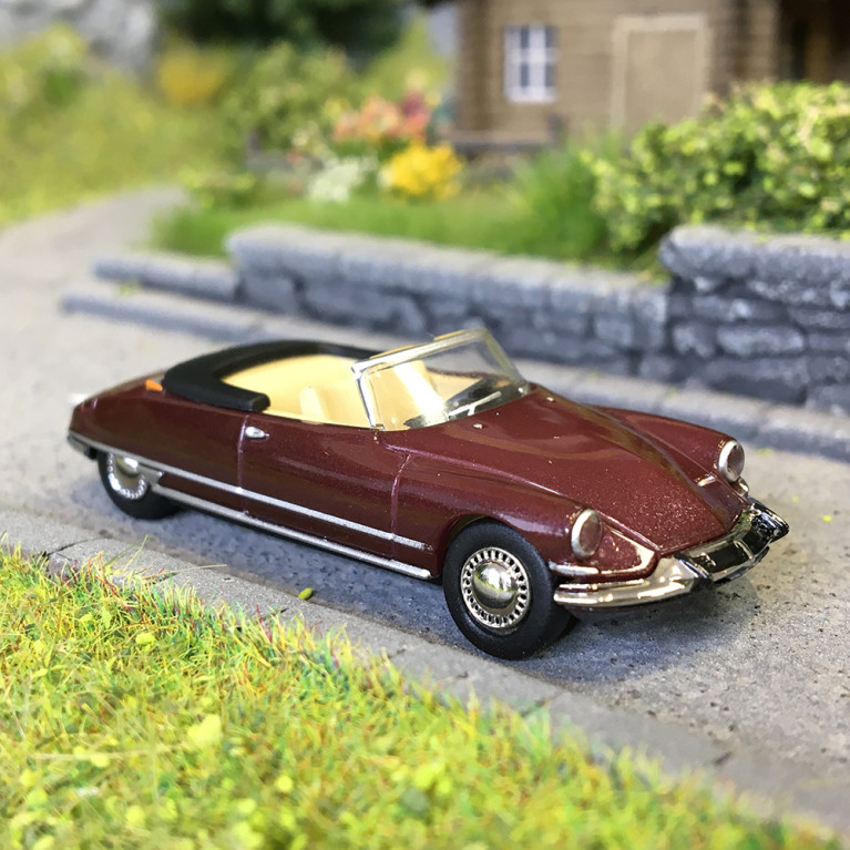Citroën DS 19 cabriolet ouvert, rouge foncé, 1963 - SAI 7803 - HO 1/87