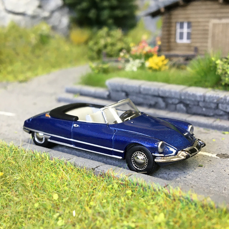 Citroën DS 19 cabriolet ouvert, bleu royal, 1963 - SAI 7806 - HO 1/87