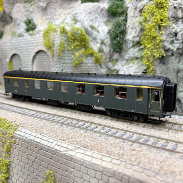 Voiture OCEM RA, A8myfi, 1CL, marquage 1956, toit noir, SNCF,  Ep IIIcd - LSMODELS 40918 - HO 1/87