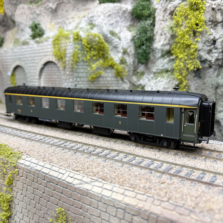 Voiture OCEM RA, A8myfi, 1CL, marquage 1956, toit noir, SNCF,  Ep IIIcd - LSMODELS 40918 - HO 1/87