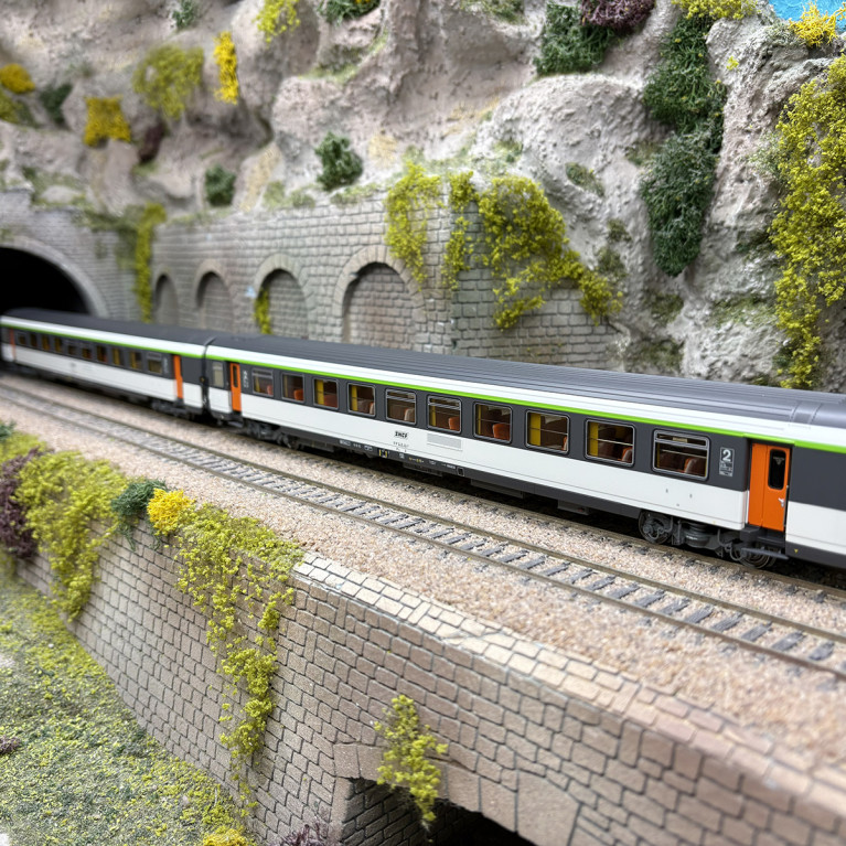 2 voitures Corail, Vtu, B11rtu et B11tu, 2CL, livrée d'origine, logo Encadré, SNCF, Ep. IV - LSMODELS 41213 - HO 1/87