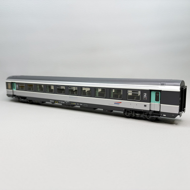 Lsmodels 40606 - Voiture Corail, Vtu, B11rtu, 2CL, livrée Corail+, Sigle Casquette, SNCF