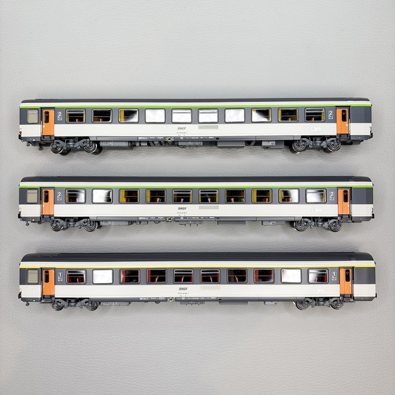 Lsmodels 41999 - 3 voitures Corail, Vtu, " Le Montaigne", A10rtu, B11tu x 2, livrée Corail, logo Encadré, SNCF