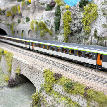 3 voitures Corail, Vtu, " Le Montaigne", A10rtu, B11rtu, B5rtux, livrée Corail, Encadré, SNCF, Ep. IV - LSMODELS 41998 - HO 1/87