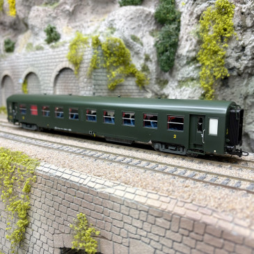 Voiture USI, Bmyfi, 2CL, Ouest, Batignolles, SNCF, Ep. IIIb, éclairage - R37 42500 - HO 1/87