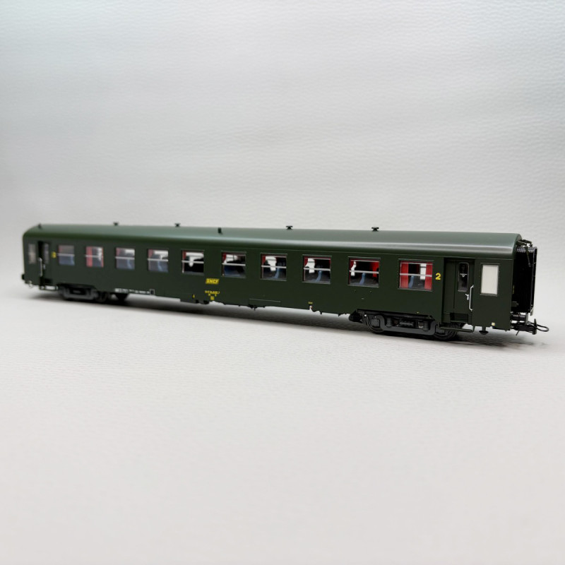 R37 42501 - Voiture USI, B10t, 2CL, Ouest, Batignolles, logo encadré jaune SNCF