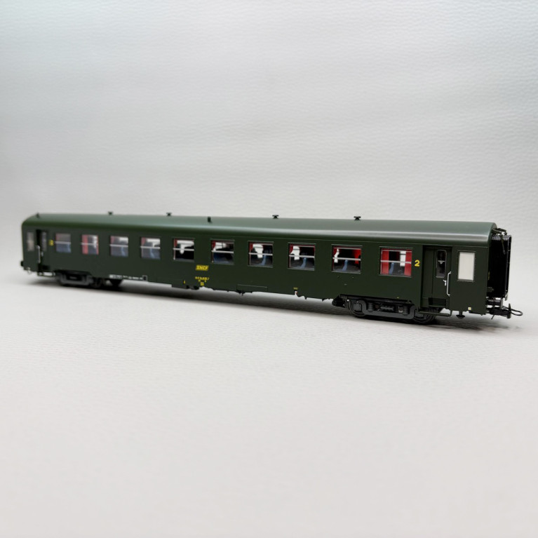 R37 42501 - Voiture USI, B10t, 2CL, Ouest, Batignolles, logo encadré jaune SNCF