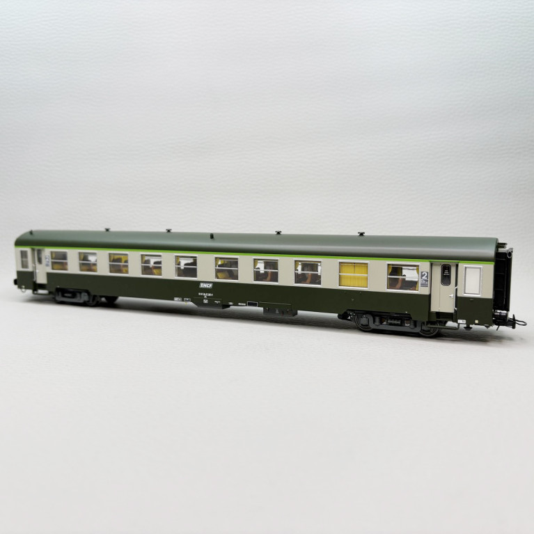 R37 42503 - Voiture USI, B10t, 2CL, Sud Est, Dijon, logo encadré blanc, SNCF