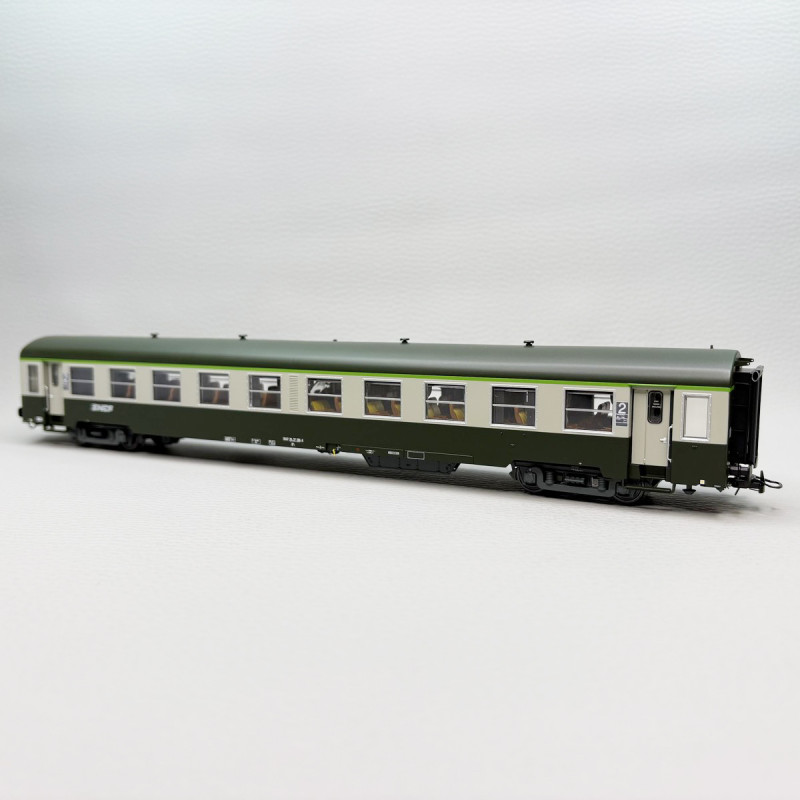 R37 42504 - Voiture USI, B10t, 2CL, Sud Est, Marseille, logo Nouille, SNCF