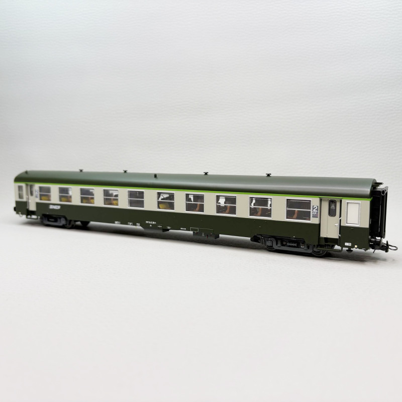 R37 42504 - Voiture USI, B10t, 2CL, Sud Est, Marseille, logo Nouille, SNCF