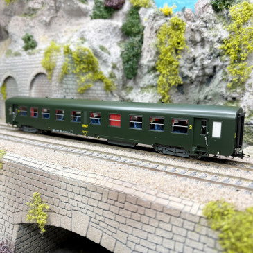 Voiture USI, B10t, 2CL, Ouest, Batignolles, Logo Encadré jaune, SNCF, Ep. IVa, éclairage - R37 42514 - HO 1/87