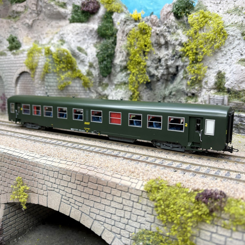 Voiture USI, B10t, 2CL, Sud Ouest, Toulouse, Logo Encadré jaune, SNCF, Ep. IVa, éclairage - R37 42514B - HO 1/87