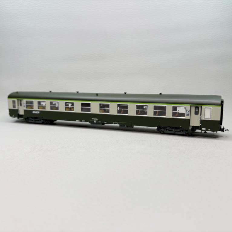 R37 42516 - Voiture USI, B10t, 2CL, Sud Est, Chambéry, Logo Nouille blanc, SNCF