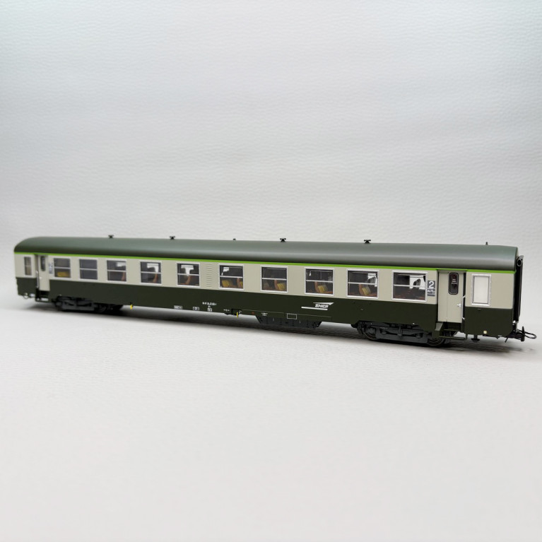 R37 42517 - Voiture USI, B10t, 2CL, Sud Est, Dijon, Logo Casquette blanc, SNCF