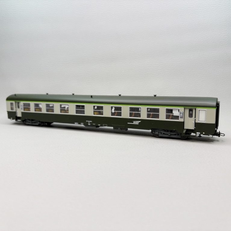 R37 42517 - Voiture USI, B10t, 2CL, Sud Est, Dijon, Logo Casquette blanc, SNCF