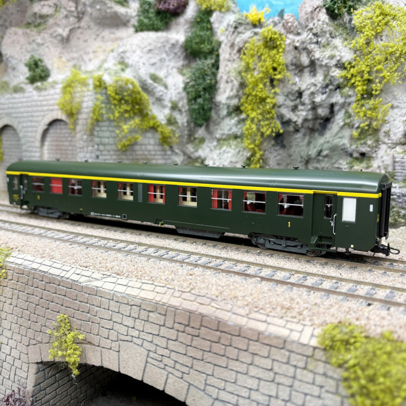 Voiture USI, A6myfi, 1CL, Ouest, Batignolles, marquage jaune, SNCF, Ep. IIIb, éclairage - R37 42518 - HO 1/87