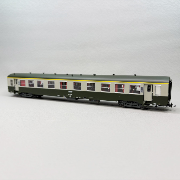 R37 42520 - Voiture USI, A4t4, 1CL, Ouest, Sotteville, logo Encadré blanc, SNCF