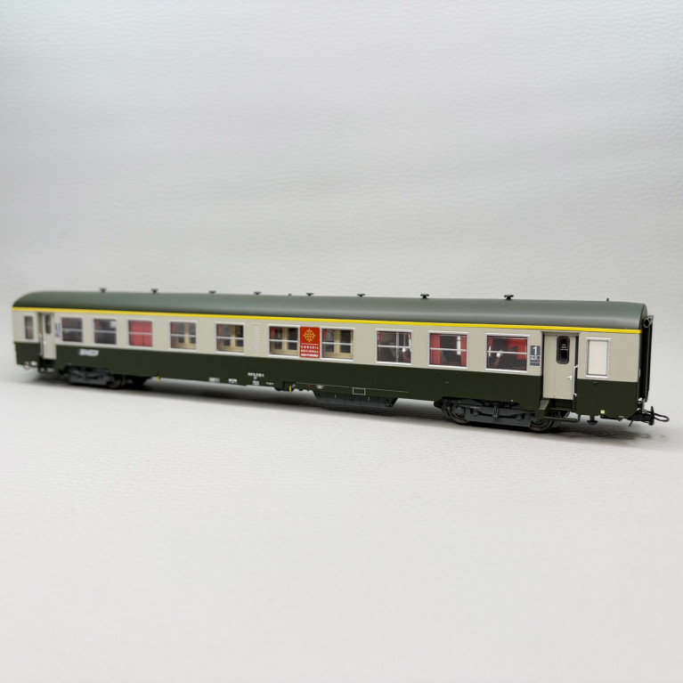 R37 42522 - Voiture USI, A4t4, 1CL, Sud Ouest, Toulouse, logo Nouille blanc, SNCF