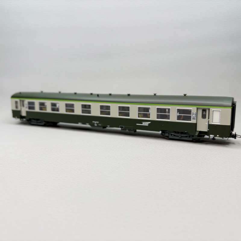 R37 42525 - Voiture USI, B4t4, 2CL, Sud Est, Dijon, logo Casquette blanc, SNCF