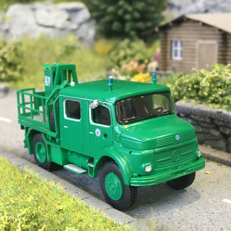 Véhicule léger à mât Mercedes LA 911, police de Munich, 1966 - BREKINA 47193 - HO 1/87