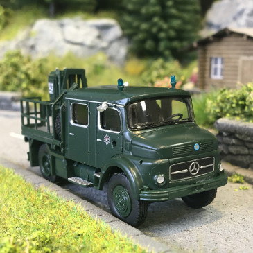 Véhicule léger à mât Mercedes LA 911, police de Hambourg, 1966 - BREKINA 47192 - HO 1/87