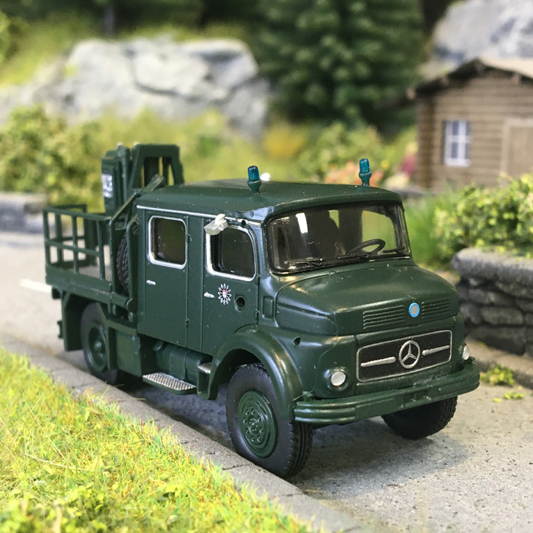 Véhicule léger à mât Mercedes LA 911, police de Hambourg, 1966 - BREKINA 47192 - HO 1/87