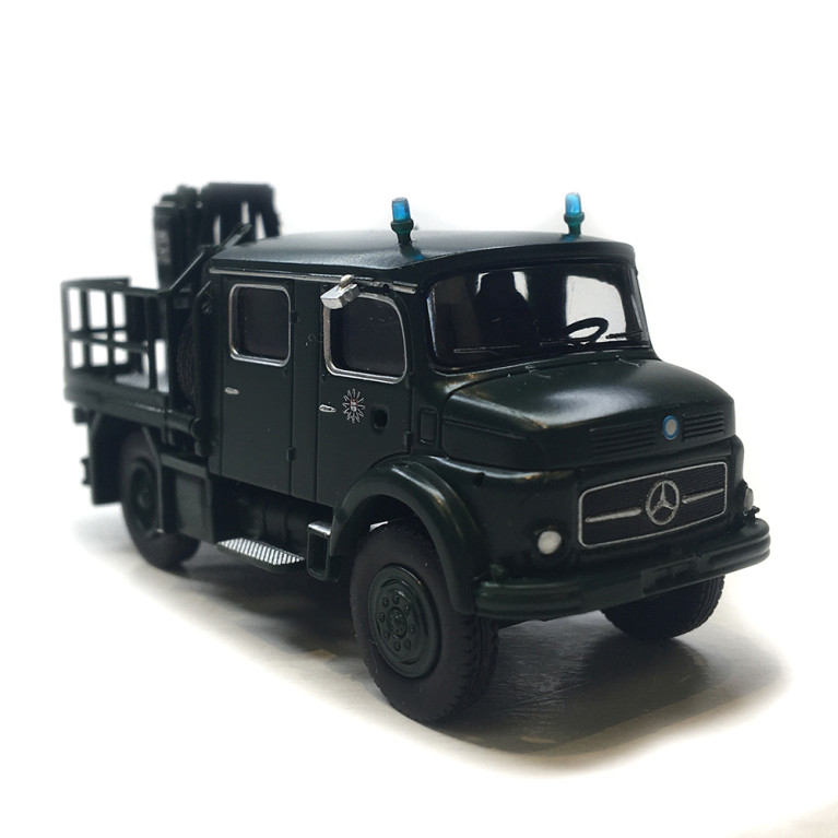 Véhicule léger à mât Mercedes LA 911, police de Hambourg, 1966 - BREKINA 47192 - HO 1/87