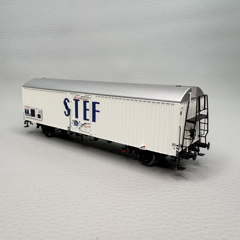 LSMODELS 30235 - 2 wagons frigorifiques type HI, pré UIC, logo STEF bleu, étoilé 105 km/h, SNCF
