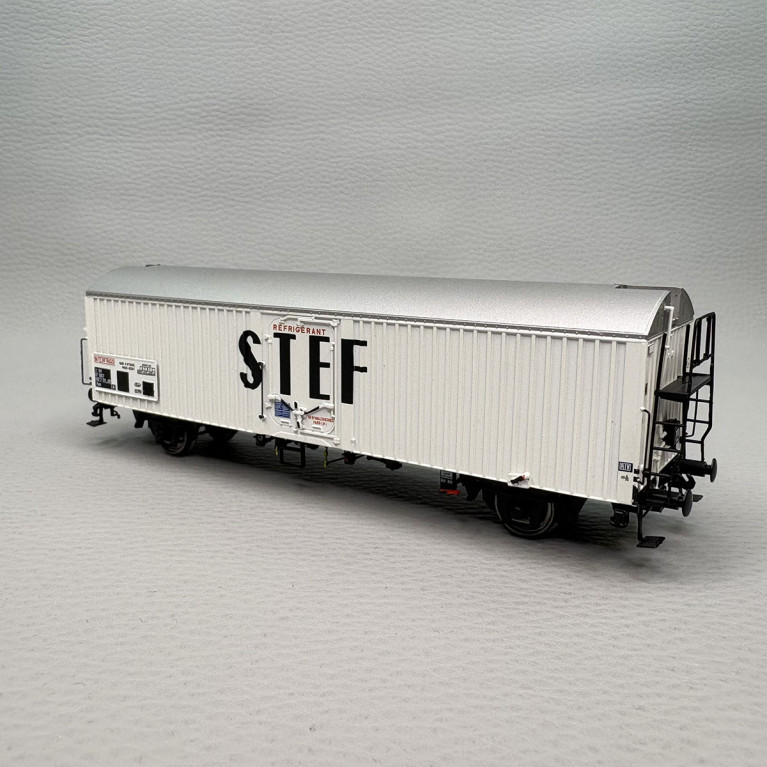 LSMODELS 30235 - 2 wagons frigorifiques type HI, pré UIC, logo STEF bleu, étoilé 105 km/h, SNCF