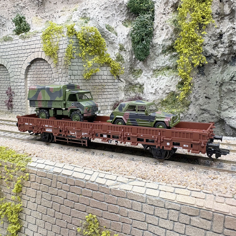 Wagon plat à ranchers Kb 443, transport lourd, avec véhicules militaire, DB, Ep. IV - MARKLIN 46929 - HO 1/87