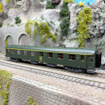 Voiture OCEM RA, A8, 1CL, ex Midi, marquage UIC, logo encadré jaune, SNCF,  Ep IVa - LSMODELS MW40920 - HO 1/87