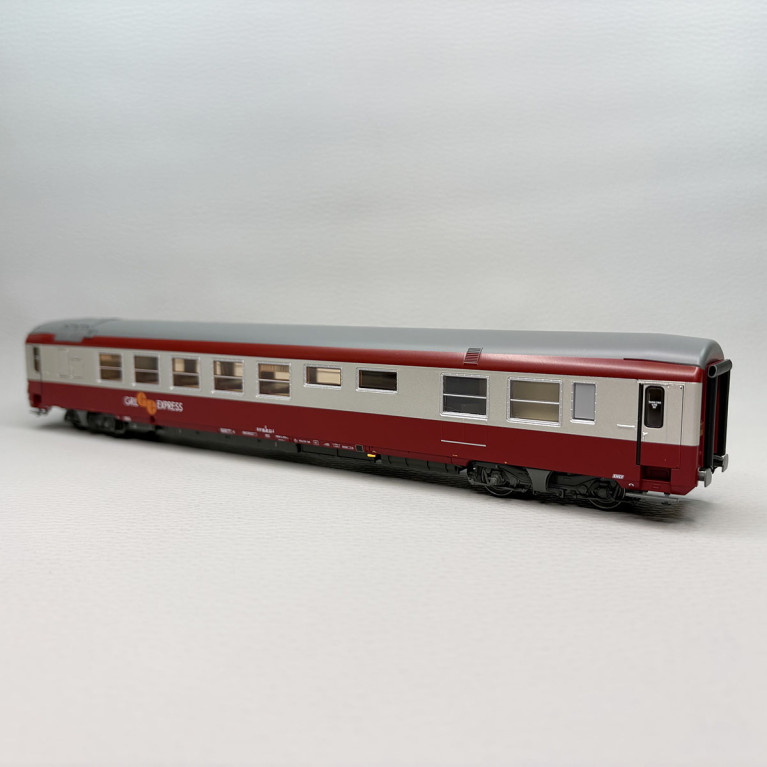 Voiture Gril Express, livrée rouge / gris métal, logo "GE" orange, SNCF - LSMODELS 40154