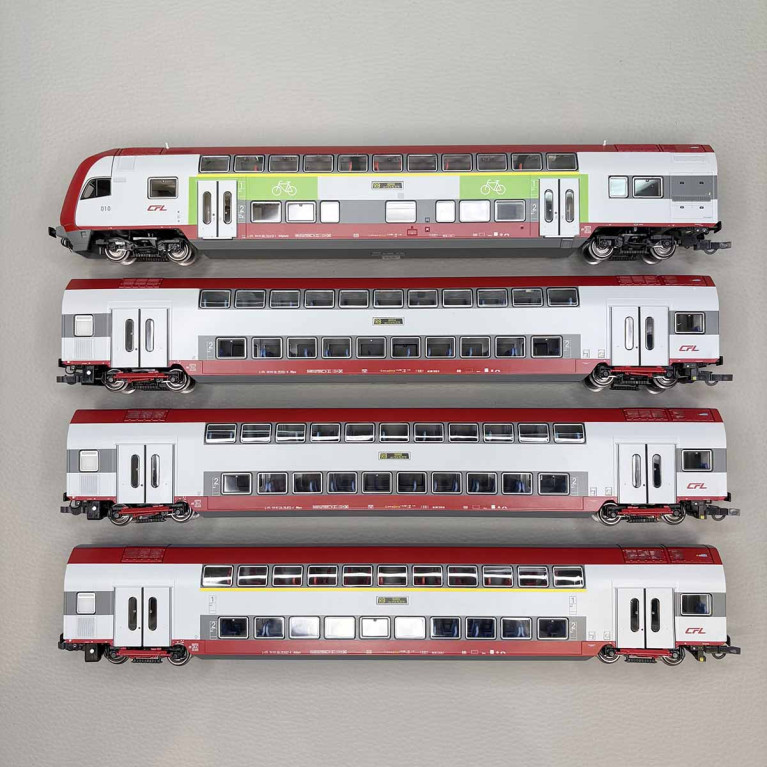 4 voitures à 2 niveaux de type DB / DAB, avec éclairage, CFL - ROCO 6210148